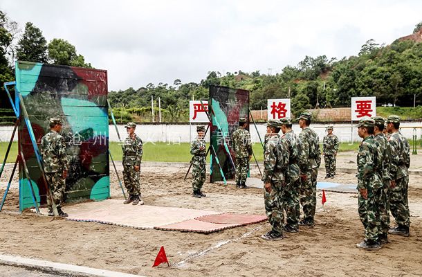 三人協(xié)作攀登架