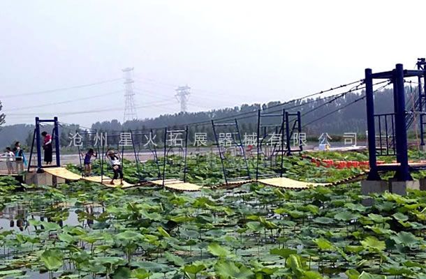 水上波浪橋